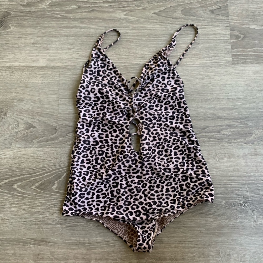 Small acacia snow leopard Kokomo one piece
